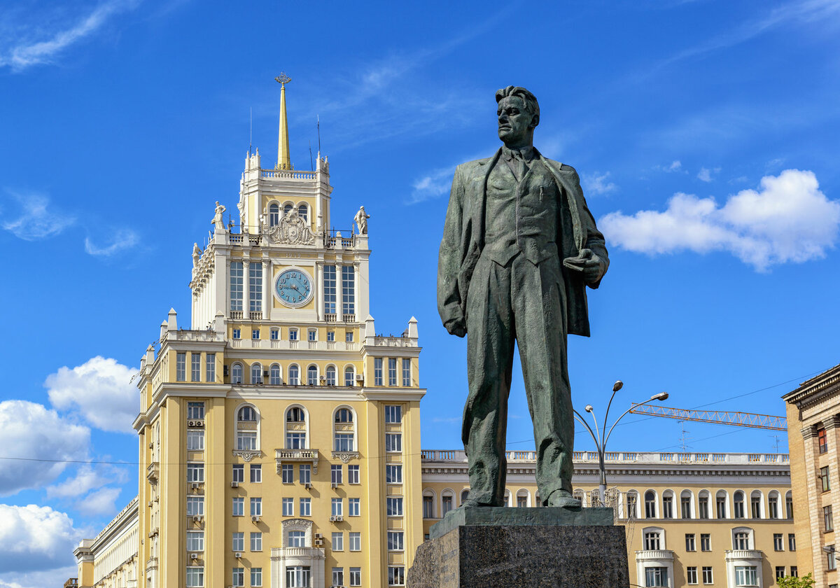 Памятник Маяковскому на Триумфальной площади в Москве. Установлен в 1958 году