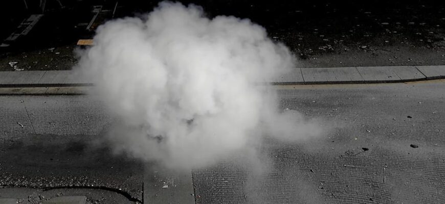 «Серый тротуар. Серая пыль...»