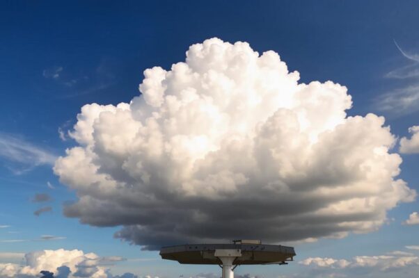 «Лучше следить за тучами; их вращенье...»