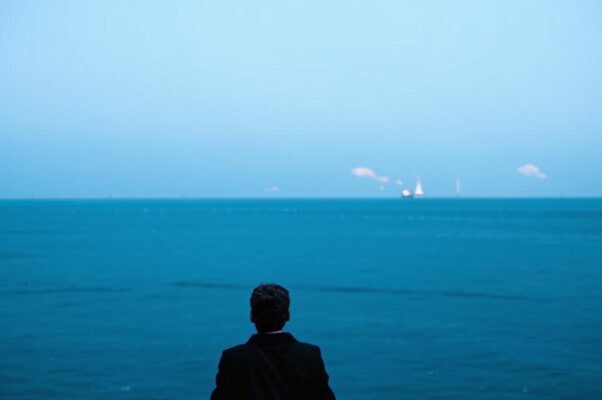 «Полуобняв любимую волну...»