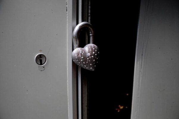 «Сердце заперто на балконе...»