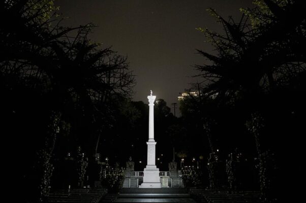 «Смеркается... Темнеет — наугад ...»