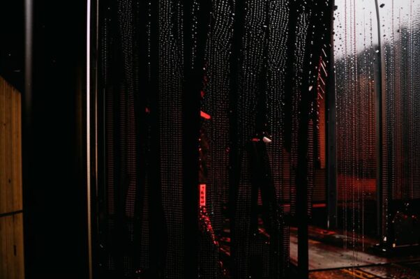 Плачет осень