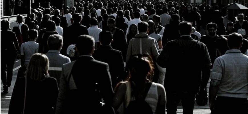 На улице («Стою один на перекрестк…»)