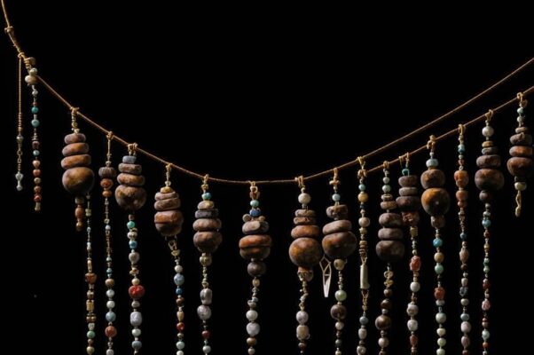 «Как четки на нить, нижу...»