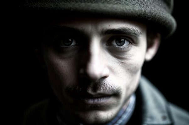 «Он входил простой и скудный...»