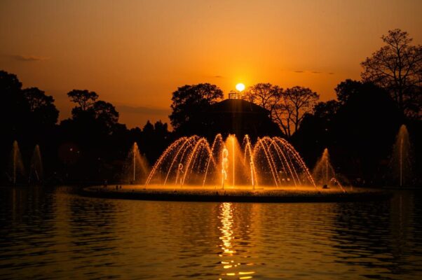 «Нет, не песочные часы ...»