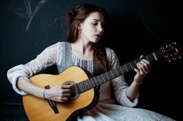 «Натянулись гитарные струны...»