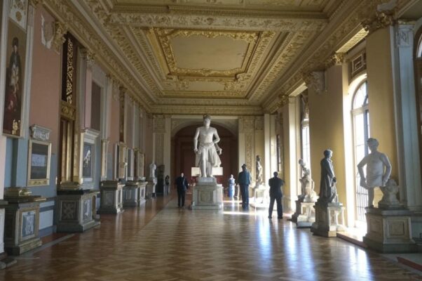 Венеция («Венеция блистала вся огнями…»)