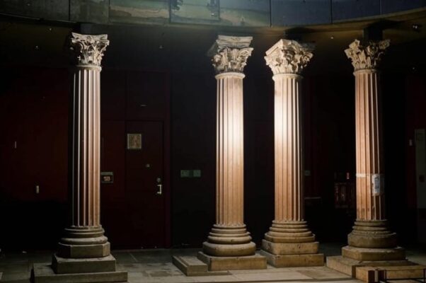 Свеча («Поддерживающая хра…»)