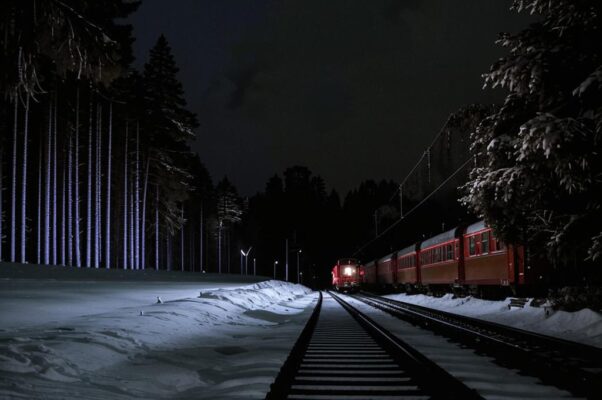 «Летит паровоз, клубится дым...»