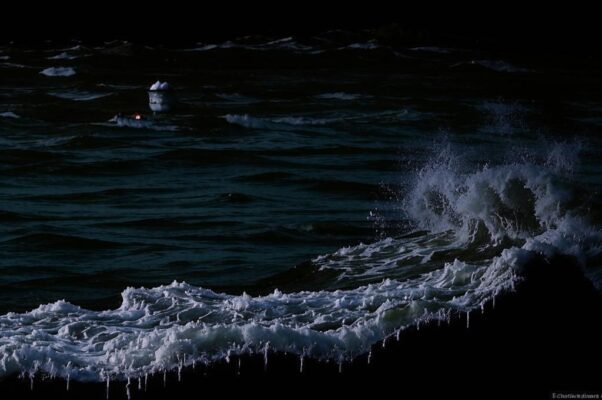 «Я брошусь в черный день со скал...»