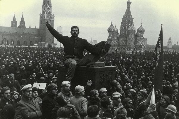 Рабочие — солдатам