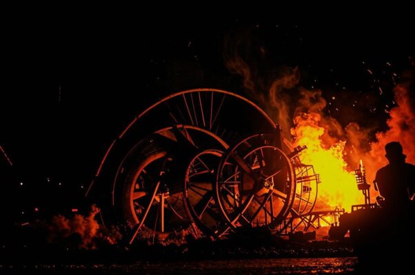 Пожар («Понеслись, блеснули в оч…»)