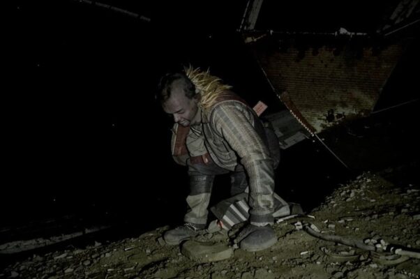 «И в свою уходит штольню...»