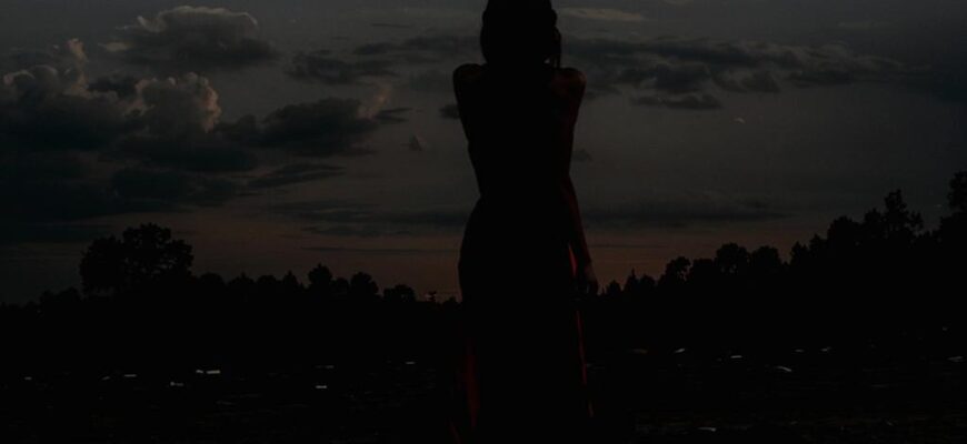 «Пришла вся в зареве вещаний...»