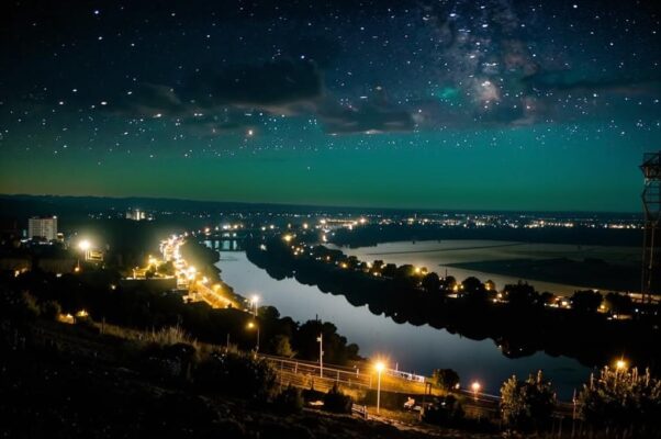 «Туда — в безмолвье деревень...»