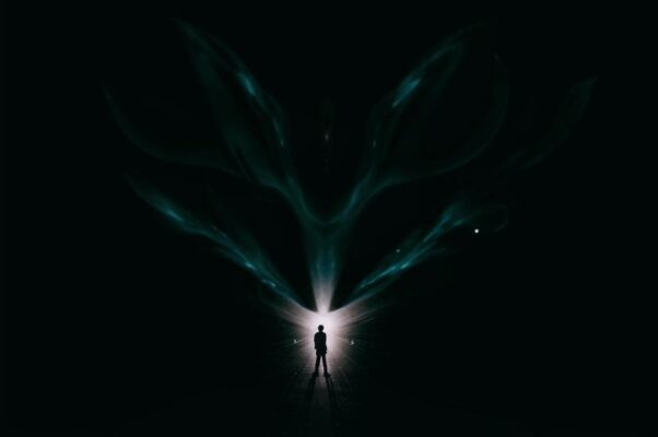 «Так — одинокой, легкой тенью...»