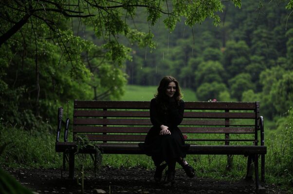 «Сквозь ливня ослепительного строй...»