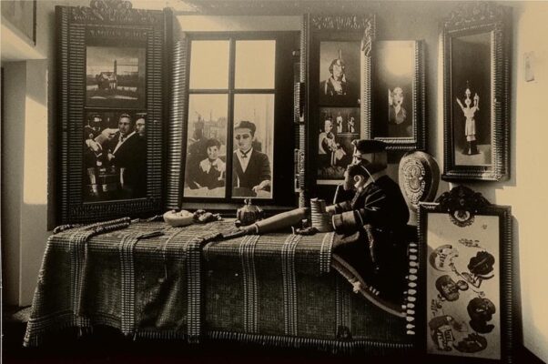 К музе («Ты строй мне дом, но с окнами на запад…»)