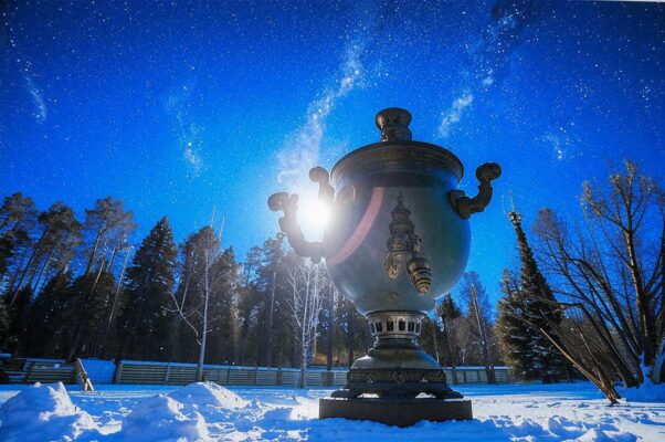 Рассвет («Омск в голубом морозе, как во сне…»)