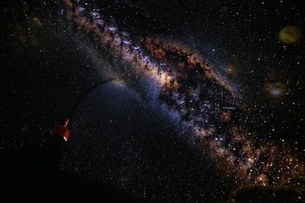 «Полночных солнц к себе нас манят светы...»