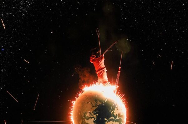 «Две трубы, как гильотина...»