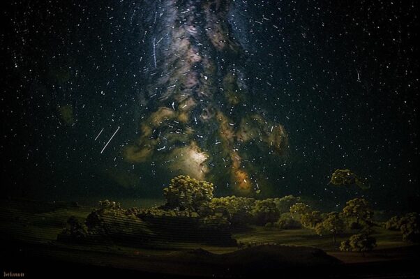 Жара («Опять черна, знакома и чиста…»)