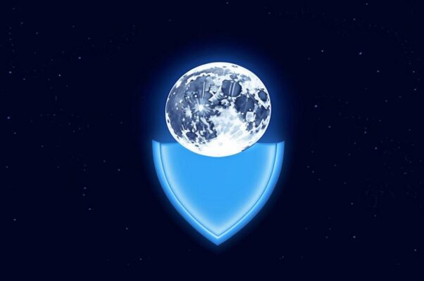 Месяц («Вернулась ― как голубой щит…»)