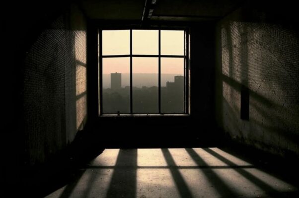 Сонет («Один я в келии неосвещенной…»)