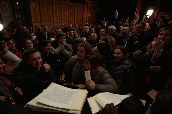 «Писатель рукопись посеял...»