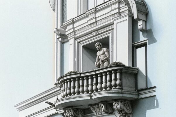 Необычайная история