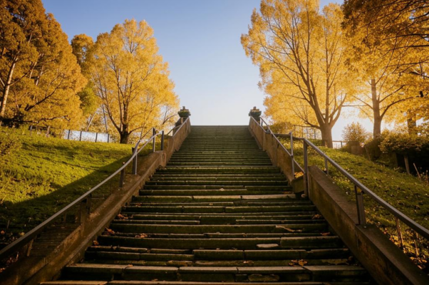 «И все зовут, зовут глухие голоса...»