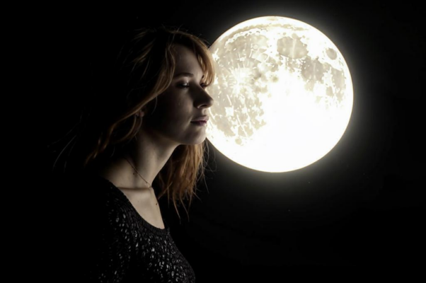 «При луне хороша одна...»