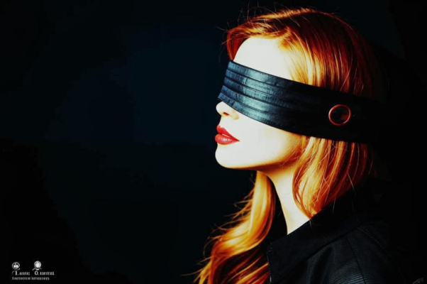 «С повязкой на глазах за шалости Фемида! ...»