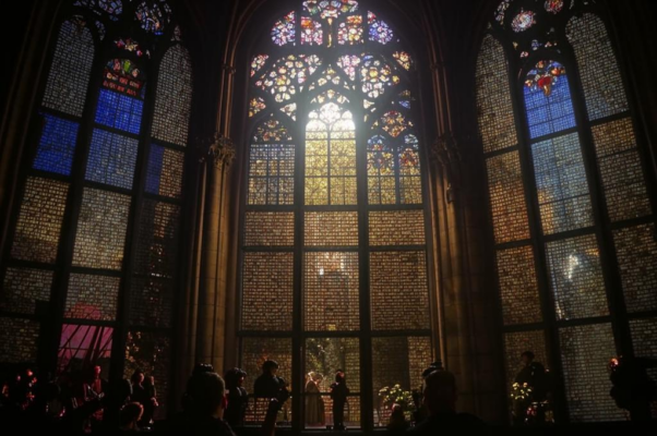 «Мгновенный звон стекла, холодный плеск воды...»