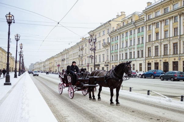 «Опять на площади Дворцовой...»