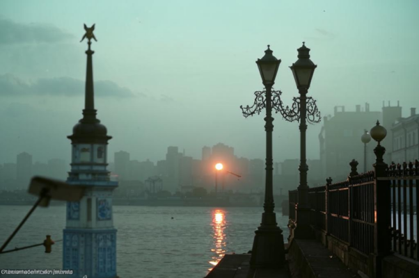 «Снастей и мачт узор железный...»