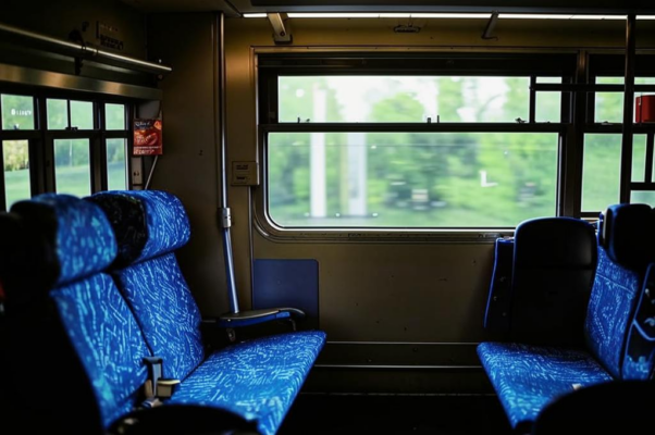 В вагоне («Снова вагонной тоск…»)