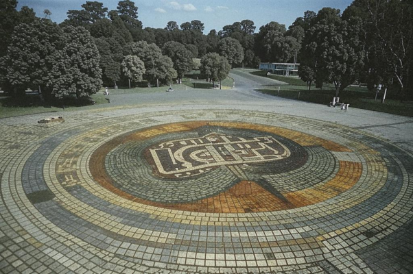 «А изразцовый камень глыб...»