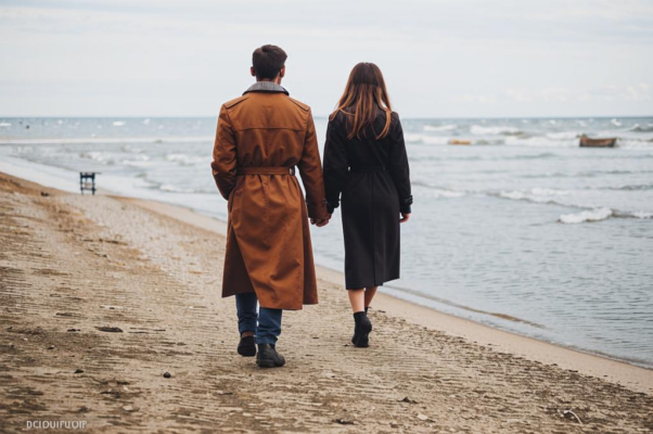 «В модельные обутый туфли...»