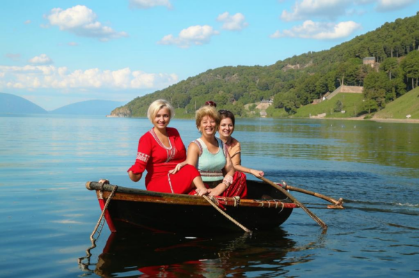 «А там на зыбкой стрежени...»