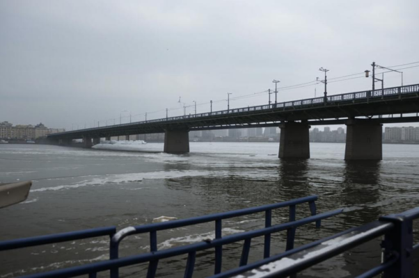 «Всей громадой серой, стальною...»