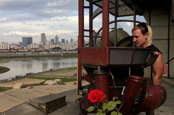 «День стоит короткий, прохладный, жалкий...»