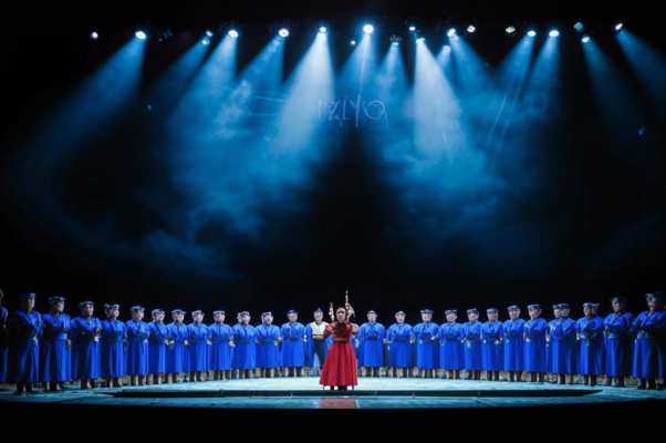 «Мил мне театр, завораживают и его герои...»