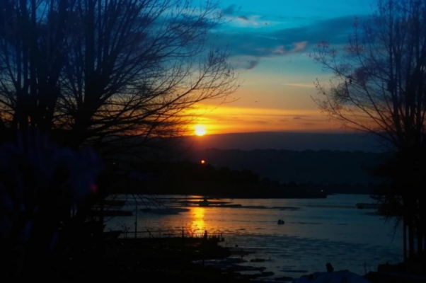 «Закат был золотым, а ночь потом пришла...»