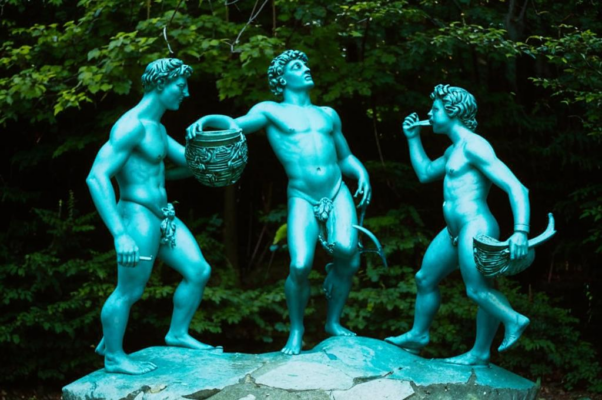 Пещера («Нас было некогда три фавна в лесе позднем…»)