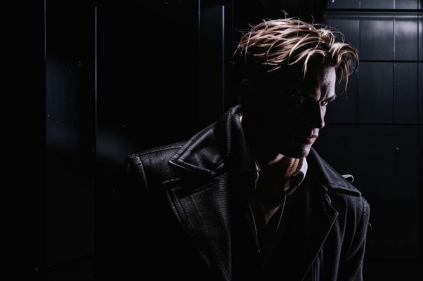 «Иду по набережной черной...»