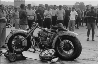 «У сломанного мотоцикла...»