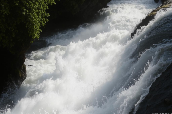 Водопад и ручей